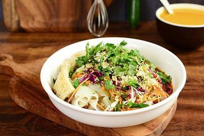 魏家涼皮縣級(jí)怎么加盟?雙遼市開(kāi)店前期投入200萬(wàn)以上